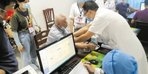 全力推進60歲以上老年人疫苗接種工作