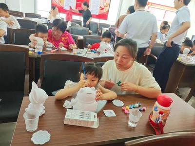 "倡新時代婚育文化 助家庭和諧幸福"