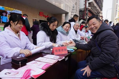 【湖南省衛(wèi)計(jì)委】“把健康帶回家”流動(dòng)人口衛(wèi)生計(jì)生關(guān)懷關(guān)愛專項(xiàng)行動(dòng)啟動(dòng)儀式在長(zhǎng)沙舉行